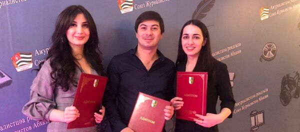 Журналисты агенства Sputnik Асмат Цвижба, Бадри Есиава и Сария Кварацхелия Журналисты агенства Sputnik Асмат Цвижба, Бадри Есиава и Сария Кварацхелия - Sputnik Абхазия