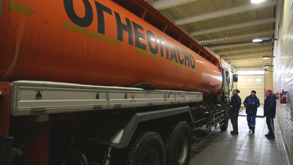 Работа пункта технического осмотра автомобилей в Новосибирске - Sputnik Абхазия