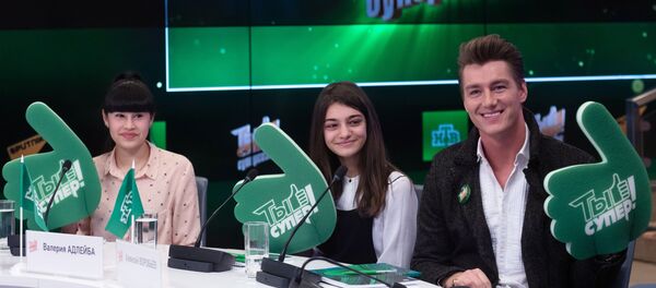 Победительницы шоу Ты супер! Диана Анкудинова, Валерия Адлейба и певец Алексей Воробьев (слева направо) во время пресс-конференции, посвященной третьему сезону шоу Ты супер! в Международном мультимедийном пресс-центре МИА Россия сегодня в Москве. Победительницы шоу Ты супер! Диана Анкудинова, Валерия Адлейба и певец Алексей Воробьев (слева направо) во время пресс-конференции, посвященной третьему сезону шоу Ты супер! в Международном мультимедийном пресс-центре МИА Россия сегодня в Москве. - Sputnik Абхазия