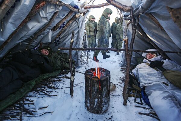 Военные у финской свечи во время занятий Северного флота РФ по отработке боевых действий в условиях Арктики  - Sputnik Абхазия