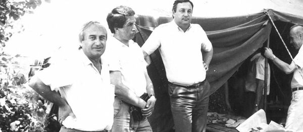 Вадим Бжания Владислав Ардзинба и Сергей Багапш Вадим Бжания Владислав Ардзинба и Сергей Багапш - Sputnik Абхазия