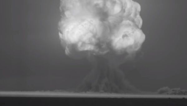Отреставрированное видео первого в истории испытания ядерного оружия Тринити - Sputnik Абхазия