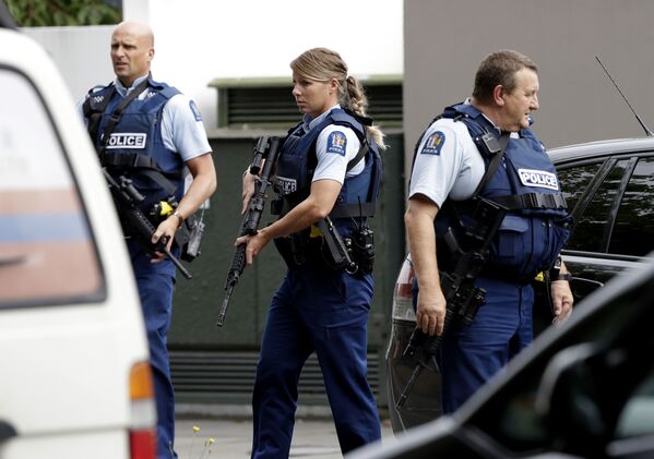 Вооруженные полицейские после стрельбы в мечети Ан-Нур в Крайстчерче, Новая Зеландия - Sputnik Абхазия