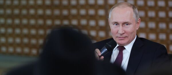 Рабочая поездка президента РФ В. Путина в Крым  Рабочая поездка президента РФ В. Путина в Крым  - Sputnik Абхазия