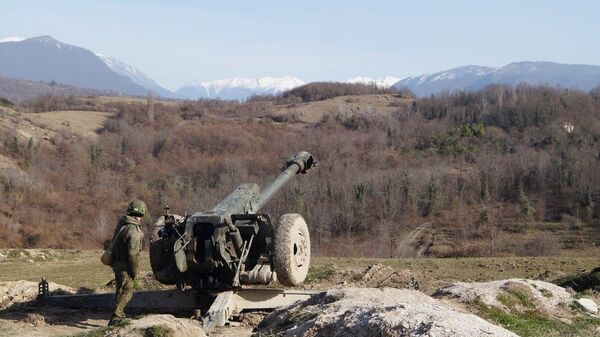 Артиллерийские подразделения российской военной базы Южного военного округа (ЮВО) на учении в горах Абхазии - Sputnik Абхазия