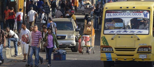 Люди на улице в районе Петаре  Люди на улице в районе Петаре  - Sputnik Абхазия