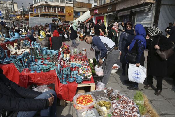 Праздничная торговля до Новруза в Иране  - Sputnik Абхазия