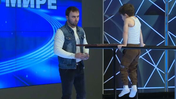 Шестилетний Рахим Куриев из Чечни установил рекорд по отжиманию на брусьях - Sputnik Абхазия