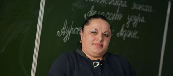 Фатима Адлейба, учительница абхазского языка 2-ой средней школы города Гал Фатима Адлейба, учительница абхазского языка 2-ой средней школы города Гал - Sputnik Абхазия