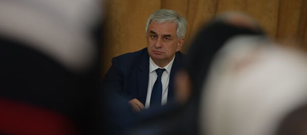 Президент Абхазии Рауль Хаджимба на вечере в честь 26-летия Министерства по репатриации Абхазии, 25 марта 2019 Президент Абхазии Рауль Хаджимба на вечере в честь 26-летия Министерства по репатриации Абхазии, 25 марта 2019 - Sputnik Абхазия