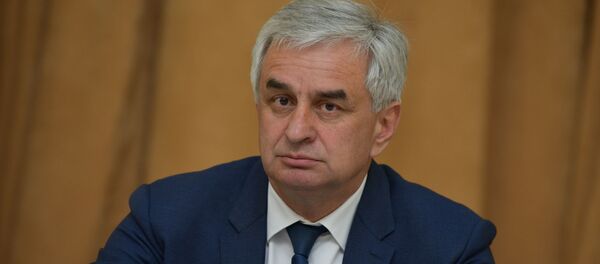 Президент Абхазии Рауль Хаджимба на вечере в честь 26-летия Министерства по репатриации Абхазии, 25 марта 2019 Президент Абхазии Рауль Хаджимба на вечере в честь 26-летия Министерства по репатриации Абхазии, 25 марта 2019 - Sputnik Абхазия