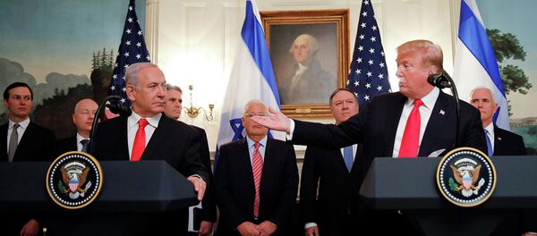 Президент США Дональд Трамп во время встречи с премьер-министром Израиля Биньямином Нетаньяху в Белом доме в Вашингтоне. 25 марта 2019 Президент США Дональд Трамп во время встречи с премьер-министром Израиля Биньямином Нетаньяху в Белом доме в Вашингтоне. 25 марта 2019 - Sputnik Абхазия