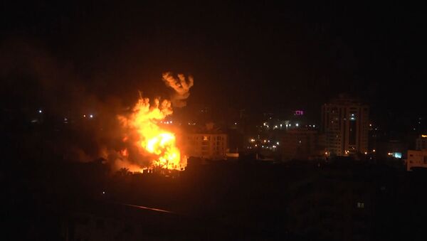 Кадры авиаударов израильскими военными по зданию Министерства внутренних дел ПНА - Sputnik Абхазия