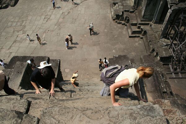 Лестница с уклоном 70 градусов в храмовом комплексе Ангкор-Ват, Камбоджа - Sputnik Абхазия