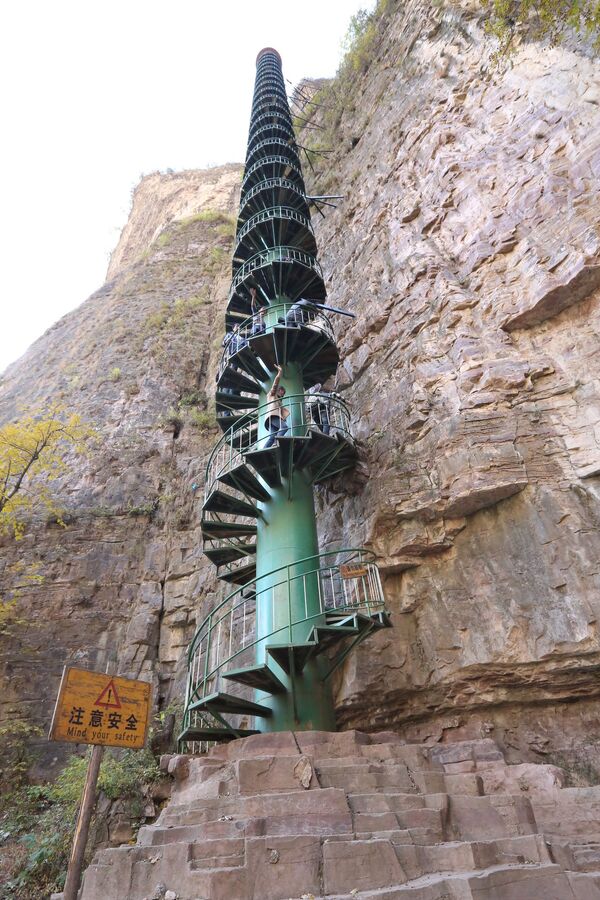 Спиральная лестница в горах Тайханшань  - Sputnik Абхазия