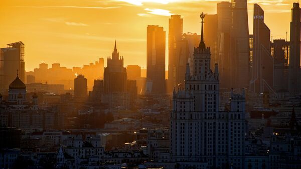 Высотка на Котельнической набережной, Московский международный деловой центр Москва-Сити и здание МИД России в Москве - Sputnik Аҧсны