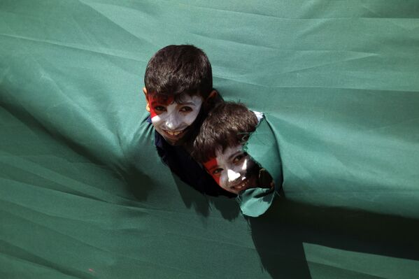 Дети на митинге сторонников шиитских повстанцев Хутхи, посвященном четвертой годовщине интервенции саудовской коалиции в Йемен, Сана - Sputnik Абхазия