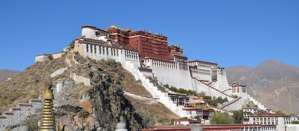Дворец Потала в Лхасе (Тибет) Дворец Потала в Лхасе (Тибет) - Sputnik Абхазия