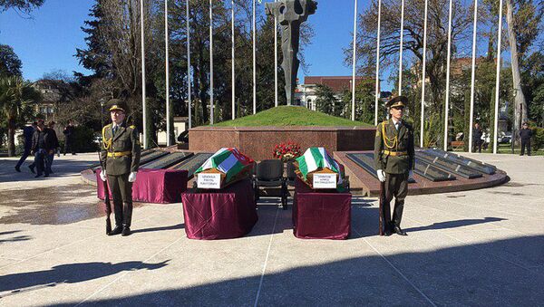 Церемония прощания с воинами погибшими во время Отечественной войны народа Абхазии - Sputnik Абхазия