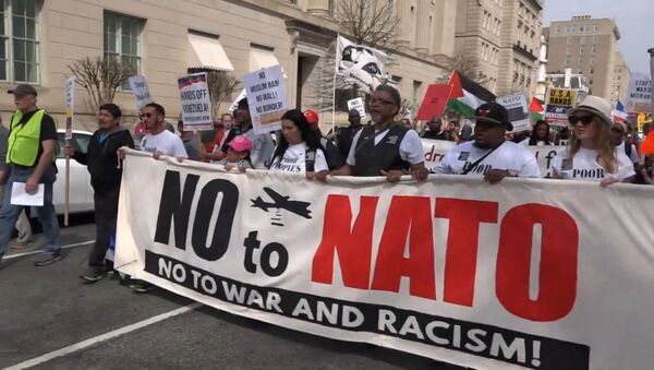 Сотни людей вышли на митинг против НАТО в Вашингтоне - Sputnik Абхазия