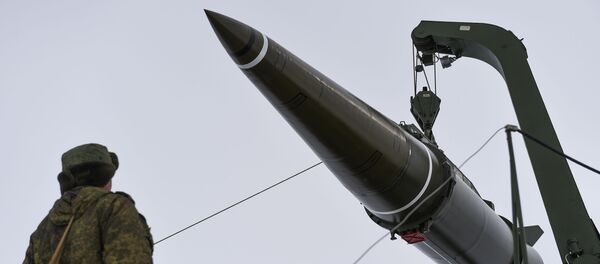 Пуск баллистической ракеты ОТРК Искандер-М с полигона Капустин Яр Пуск баллистической ракеты ОТРК Искандер-М с полигона Капустин Яр - Sputnik Абхазия