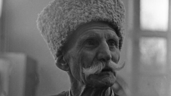 Участник ансамбля песни и танца абхазских долгожителей Нартаа 102-летний Темураз Ванача - Sputnik Аҧсны