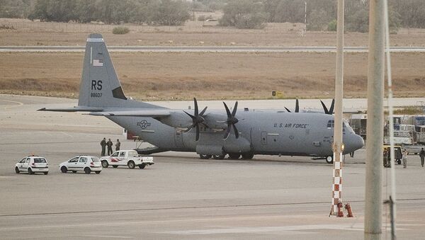 Американский военно-транспортный самолет C-130 Hercules в аэропорту Триполи, Ливия. Архивное фото - Sputnik Абхазия
