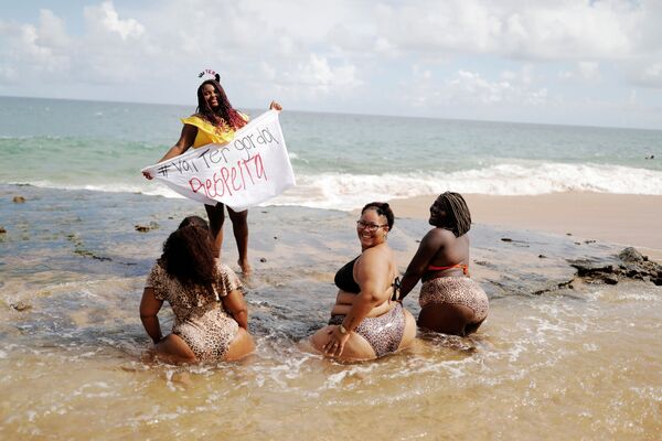 Участницы протеста против толстофобии в Бразилии  - Sputnik Абхазия