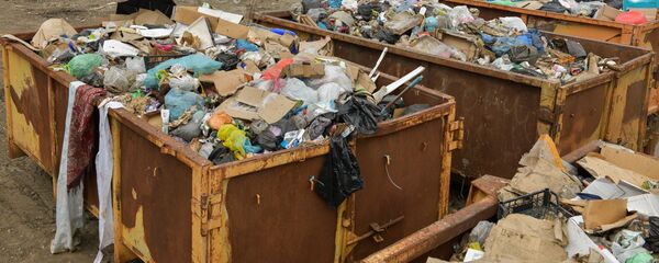 Из-за того, что протестующие закрыли въезд на свалку, городской мусор с 4 апреля стали складировать на территории Спецавтохозяйства - Sputnik Абхазия