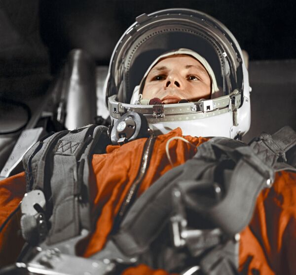 Летчик-космонавт Юрий Гагарин в кабине космического корабля “Восток” - Sputnik Абхазия