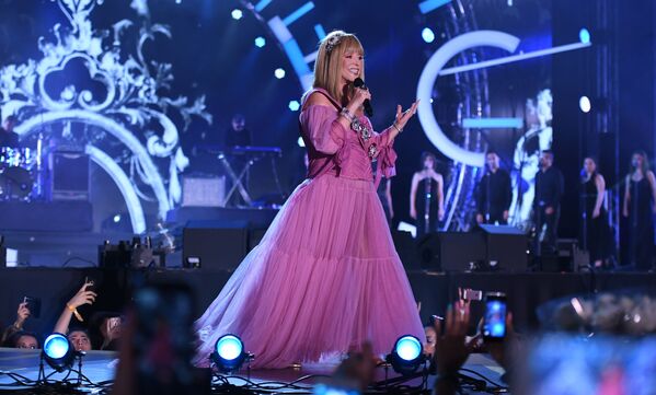 Певица Алла Пугачева выступает на международном музыкальном фестивале ЖАРА в Баку - Sputnik Абхазия