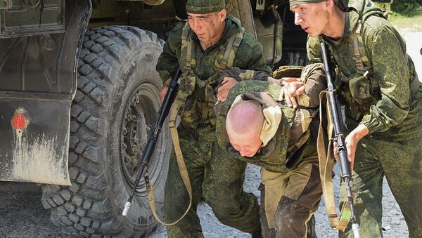 Сотни российских военнослужащих ЮВО прошли специальную «Полосу разведчика» - Sputnik Абхазия