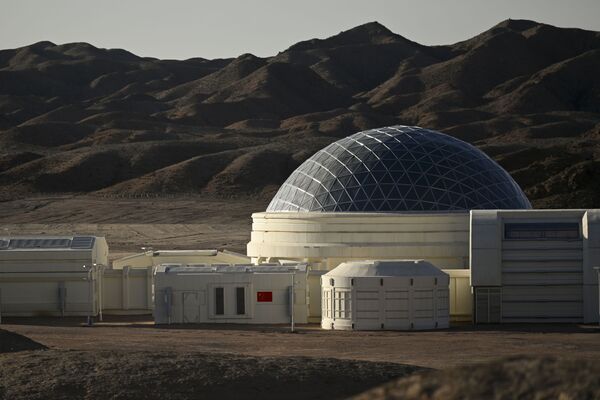 Вид на китайскую базу Mars Base 1, расположенную в пустыне Гоби в китайской провинции Ганьсу - Sputnik Абхазия