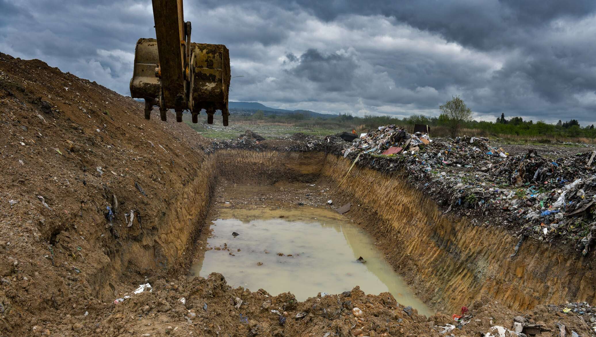 Фото захоронения мусора