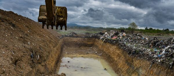 Мусорная свалка в городе Гал - Sputnik Абхазия