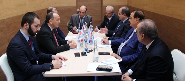 Министр экономики Абхазии встретился с сирийским коллегой в Крыму Министр экономики Абхазии встретился с сирийским коллегой в Крыму - Sputnik Абхазия