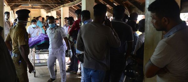 Оказание первой помощи пострадавшим при взрыве на Шри-Ланке, 21 апреля 2019 - Sputnik Абхазия