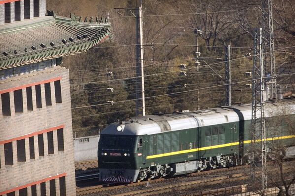 Поезд, на котором приехал лидер КНДР Ким Чен Ын, на железнодорожном вокзале Пекина - Sputnik Абхазия