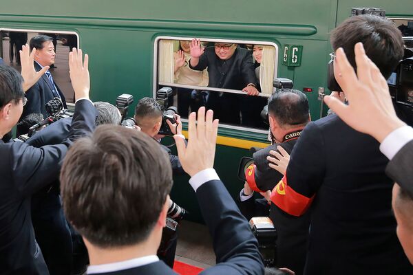 Поезд, на котором приехал лидер КНДР Ким Чен Ын, на железнодорожном вокзале Пекина - Sputnik Абхазия