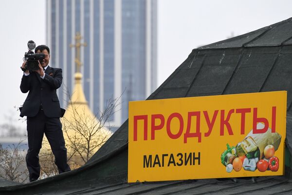 Оператор во время встречи лидера КНДР Ким Чен Ына во Владивостоке - Sputnik Абхазия