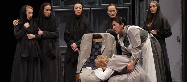 Спектакль Дом Бернарды Альбы Спектакль Дом Бернарды Альбы - Sputnik Абхазия
