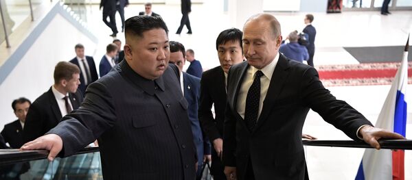 Президент РФ В. Путин встретился с лидером КНДР Ким Чен Ыном Президент РФ В. Путин встретился с лидером КНДР Ким Чен Ыном - Sputnik Абхазия