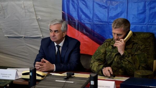 Хаджимба посетил командно-штабные учения оборонных ведомств Абхазии и России - Sputnik Абхазия