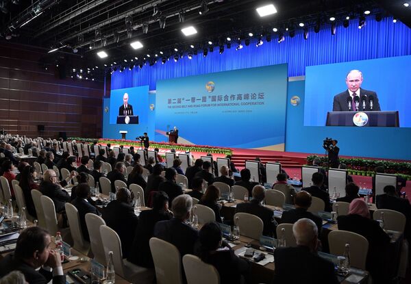 Президент РФ Владимир Путин выступает на церемонии открытия второго форума международного сотрудничества Один пояс - один путь в национальном Конгресс центре в Пекине - Sputnik Абхазия
