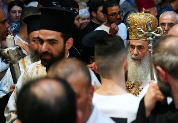атриарх Иерусалимский Феофил III  перед началом празднования схождения Благодатного огня в храме Гроба Господня - Sputnik Абхазия