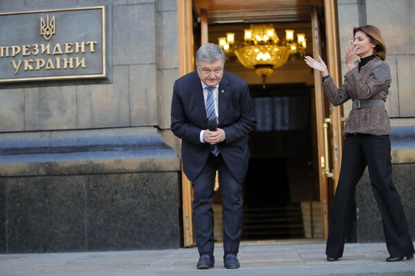 Президент Украины Петр Порошенко благодарит своих сторонников в Киеве, Украина - Sputnik Абхазия