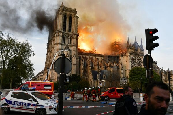 Пожар в соборе Парижской Богоматери - Sputnik Абхазия