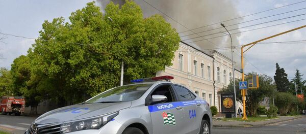 Здание второй школы горит в Сухуме - Sputnik Абхазия