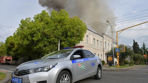 Здание второй школы горит в Сухуме - Sputnik Абхазия