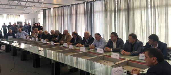 Аԥсны аоппозициатә мчқәа реидгыла аизара ду мҩаԥысит аԥшьаша, лаҵара 2 рзы. - Sputnik Аҧсны